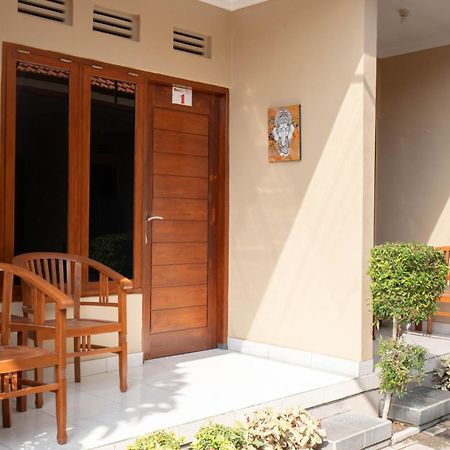 Hotel RedDoorz near Buleleng Harbour 2 Singaraja Zewnętrze zdjęcie