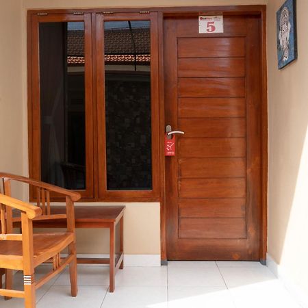 Hotel RedDoorz near Buleleng Harbour 2 Singaraja Zewnętrze zdjęcie