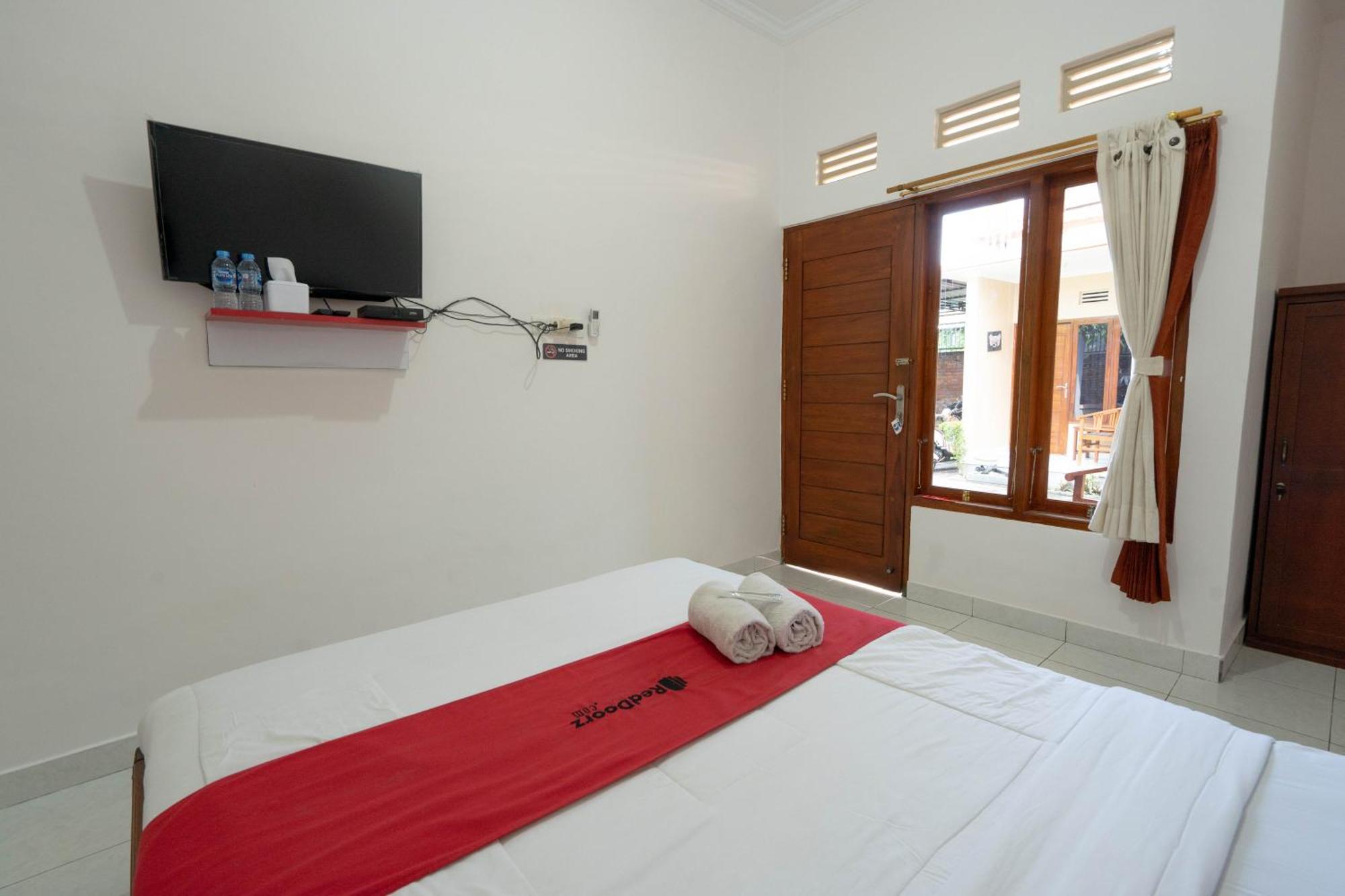 Hotel RedDoorz near Buleleng Harbour 2 Singaraja Zewnętrze zdjęcie