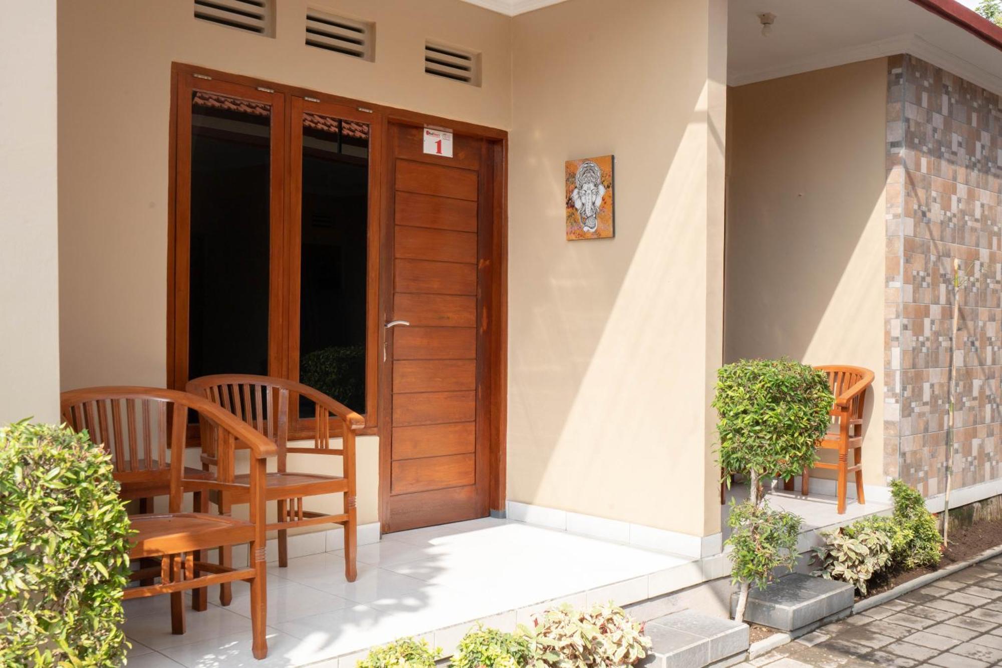 Hotel RedDoorz near Buleleng Harbour 2 Singaraja Zewnętrze zdjęcie