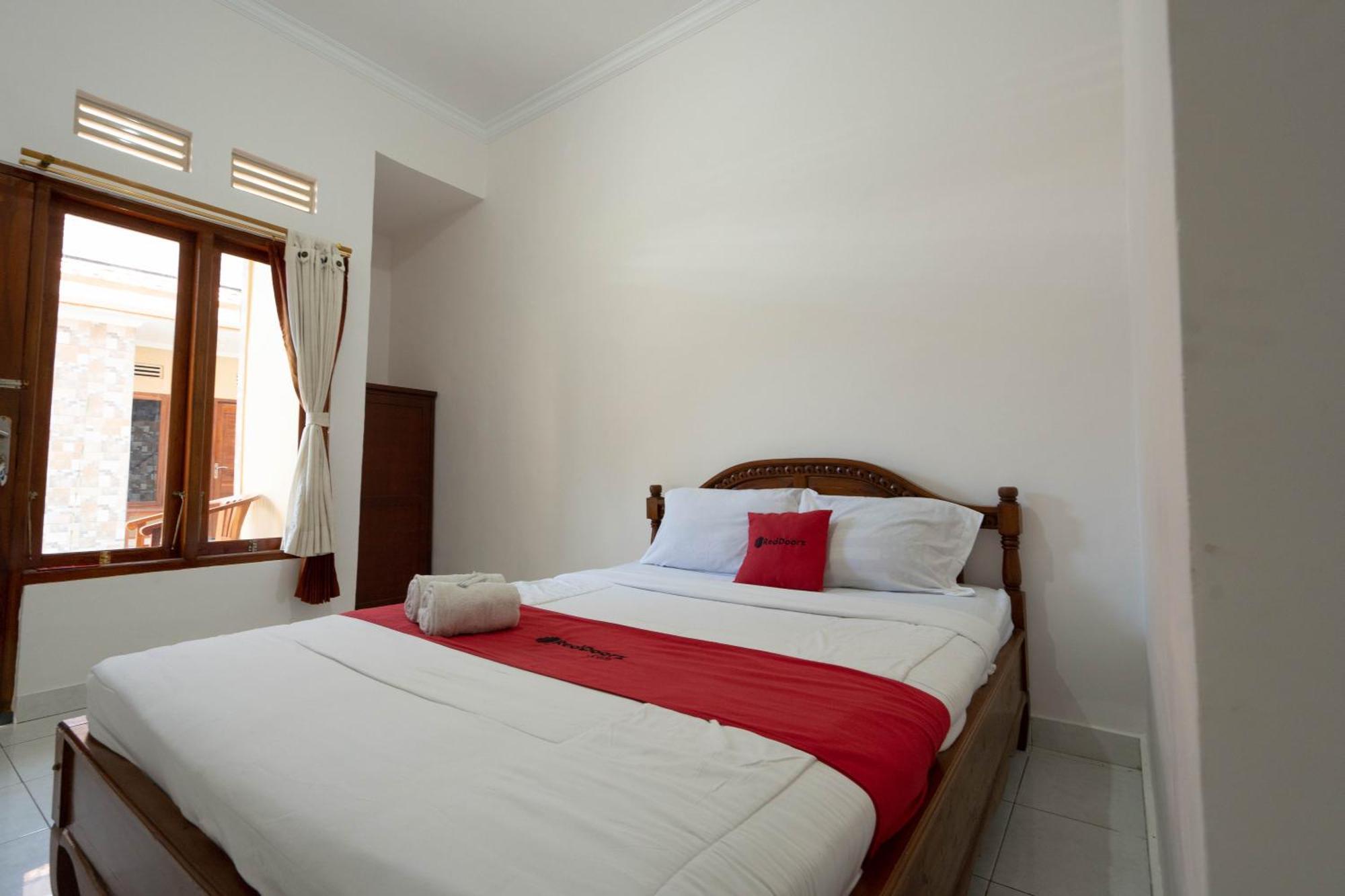 Hotel RedDoorz near Buleleng Harbour 2 Singaraja Zewnętrze zdjęcie