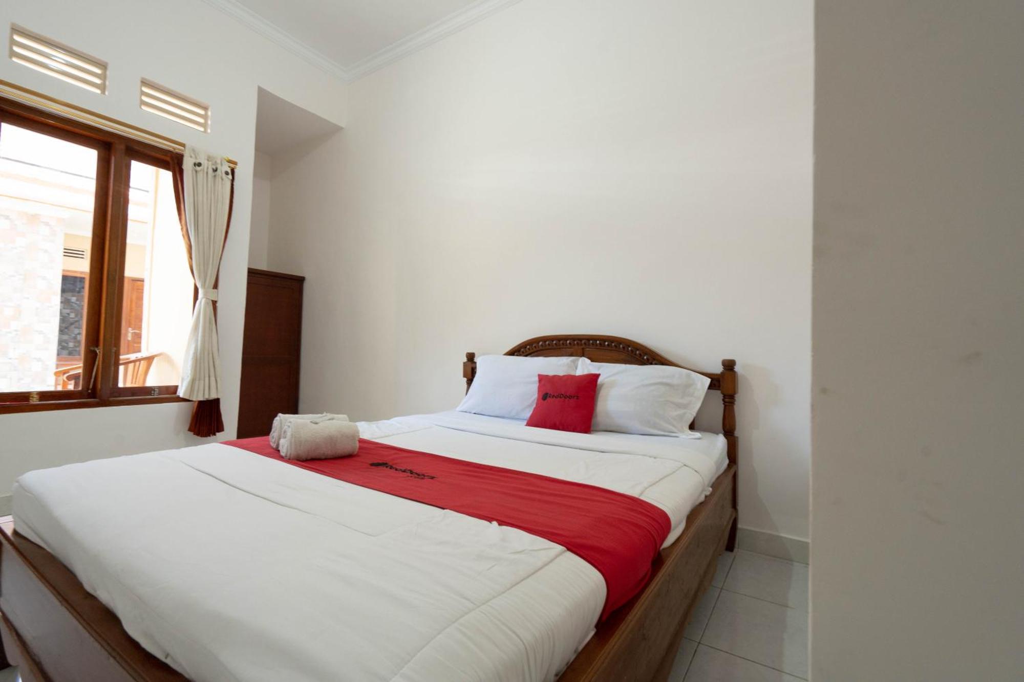 Hotel RedDoorz near Buleleng Harbour 2 Singaraja Zewnętrze zdjęcie