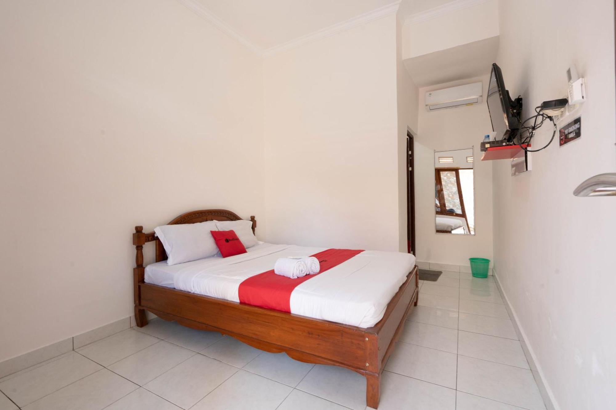 Hotel RedDoorz near Buleleng Harbour 2 Singaraja Zewnętrze zdjęcie