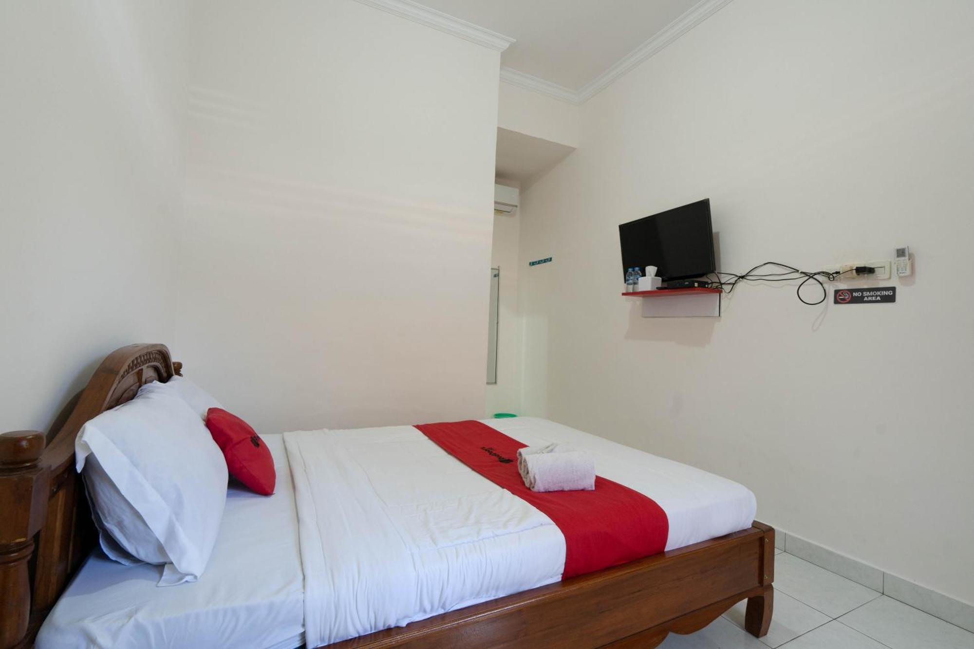 Hotel RedDoorz near Buleleng Harbour 2 Singaraja Zewnętrze zdjęcie