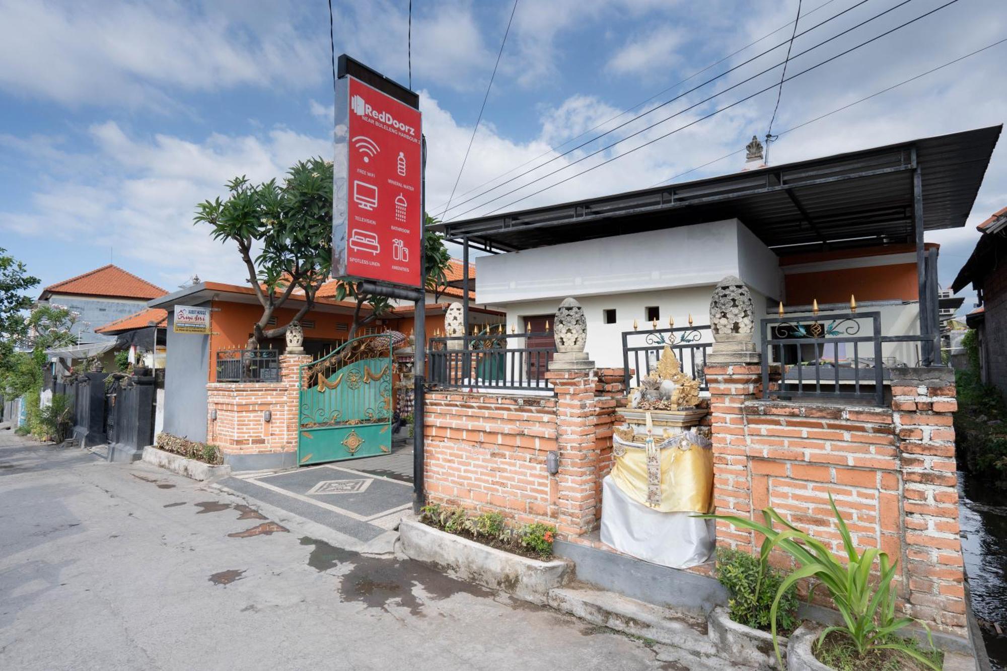 Hotel RedDoorz near Buleleng Harbour 2 Singaraja Zewnętrze zdjęcie