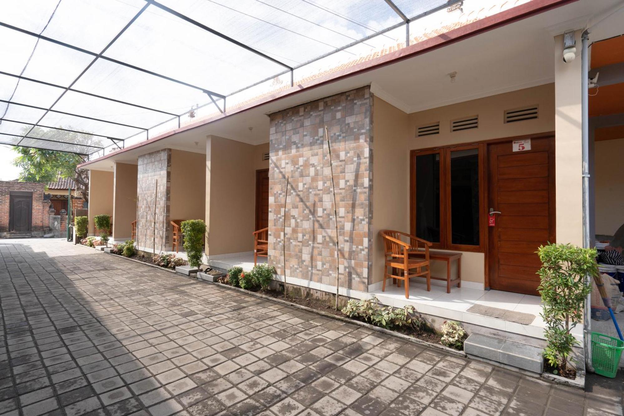 Hotel RedDoorz near Buleleng Harbour 2 Singaraja Zewnętrze zdjęcie